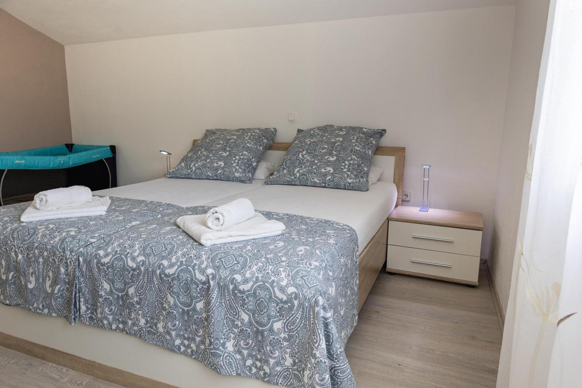 Apartments Anita Kruševo エクステリア 写真